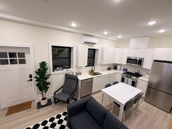 Photo - 27 Graham St House