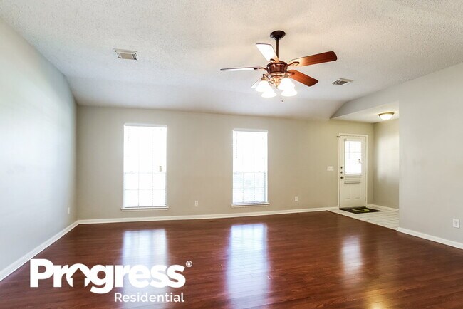 Foto del edificio - 19023 Dee Woods Dr