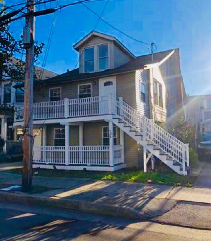 Primary Photo - 122 N Sacramento Ave