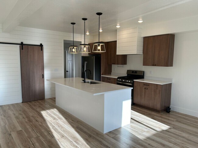 Foto del edificio - Beautiful home for rent!