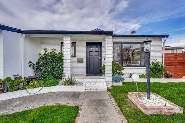 Building Photo - For Rent – Beautiful Single-Level Home in Prime Newark Neighborhood