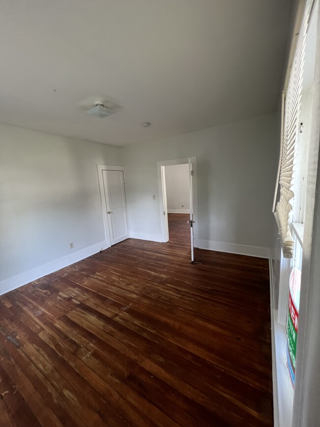 Front Bedroom looking NW - 1918 Grainger St