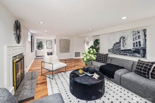 Foto del edificio - 2647 39th Ave W