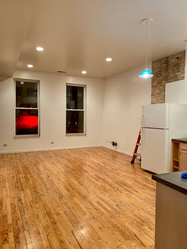 Building Photo - 1102 N Ashland Ave
