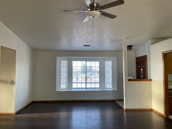 Foto del edificio - 14625 Live Oak St