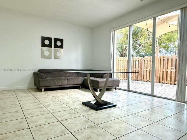 Foto del edificio - 8675 NW 109th Ct