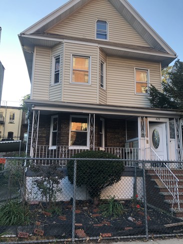 Building Photo - 420 Stratford Rd