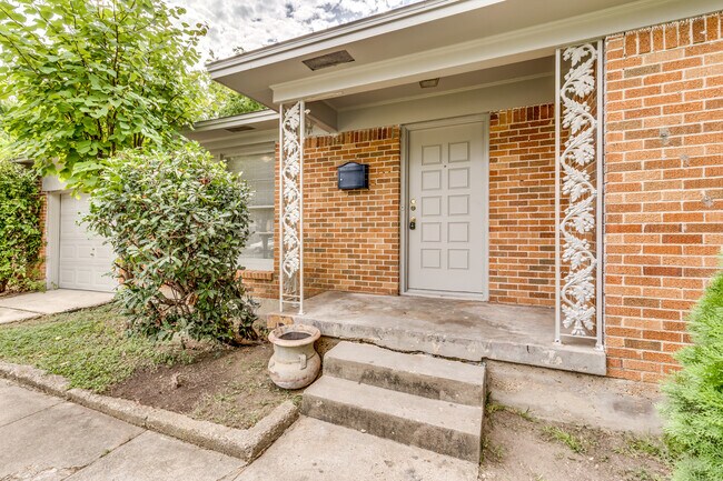 Building Photo - Cozy 3 Bedroom Home in SE Dallas