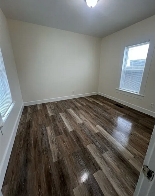 Building Photo - 11-15 Lilley Avenue