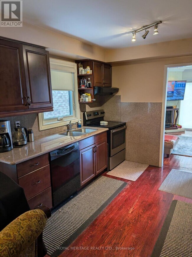 Building Photo - 59 Hewitt Crescent