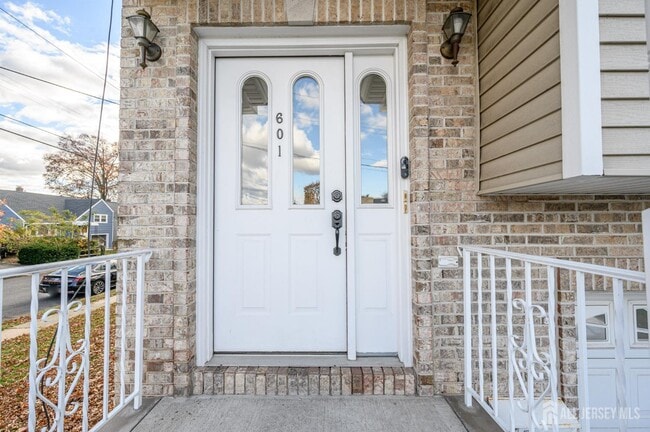 Building Photo - 601 St Marks St