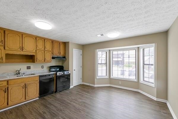Building Photo - 114 Oak Cir S