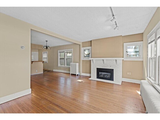 Building Photo - 4919 Vincent Ave S