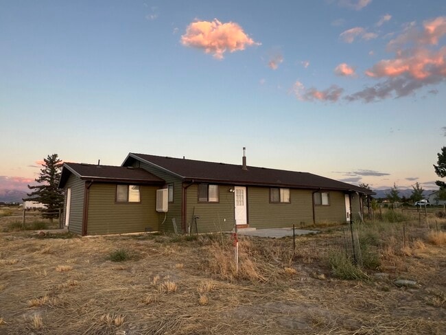 Building Photo - 697 Diamondback Dr