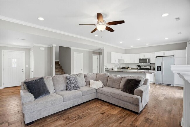 Foto del edificio - 5209-5211-5211 Silver Mill Dr