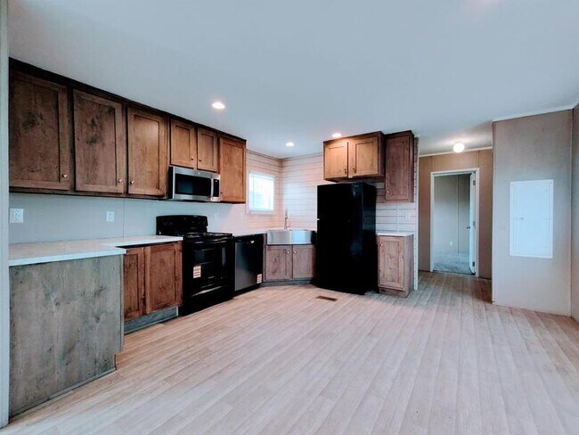 Building Photo - 205 W Tower Ln