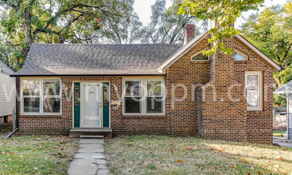Primary Photo - Beautiful 2 Bedroom / 1 Bathroom Home | Ne...