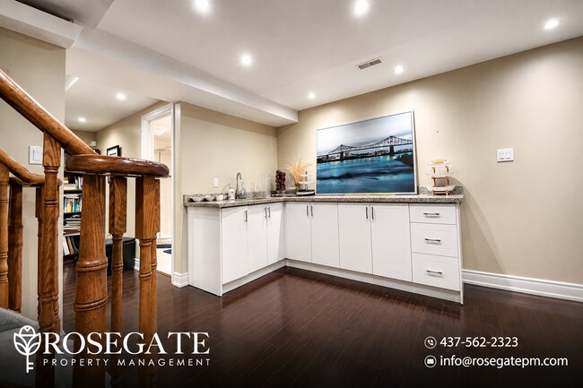 Photo du bâtiment - Spacious Semi-Furnished 1-Bedroom Walkout Basement in Mississauga with Parking