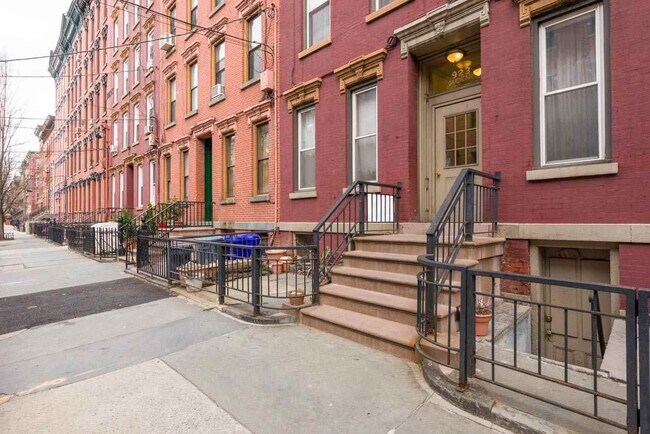 Foto del edificio - 923 Garden St