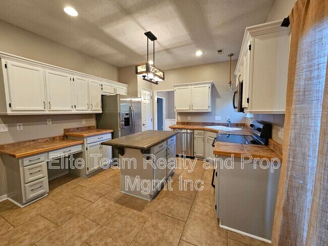 Foto del edificio - 6139 Park Hill Rd