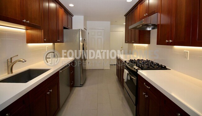 Foto del edificio - Bright Renovated 2BD/2.5BA Near China Camp...