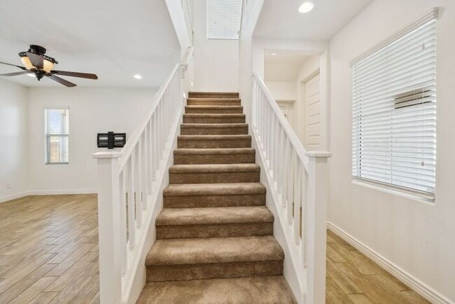 Building Photo - Modern 4-bedroom, 3.5-bathroom single-family home in the heart of North Tempe