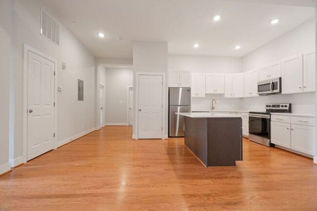 Building Photo - 3233 O'Donnell St