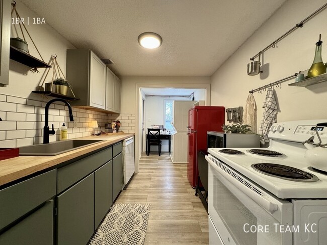 Building Photo - 1207 W 47th St