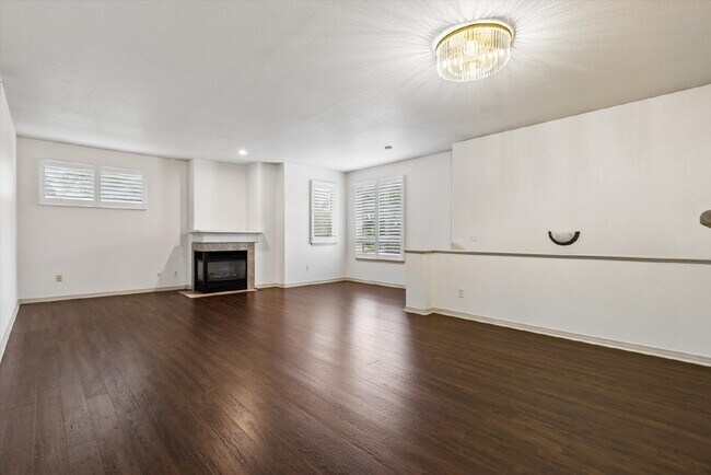 Foto del edificio - Modern Executive Condo – 2 Bedrooms | 2 Bathrooms | Attached 2-Car Garage