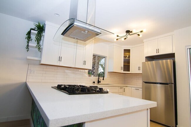 Foto del edificio - 3666 Greenfield Ave