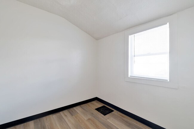 Foto del edificio - Eccles-Triplex