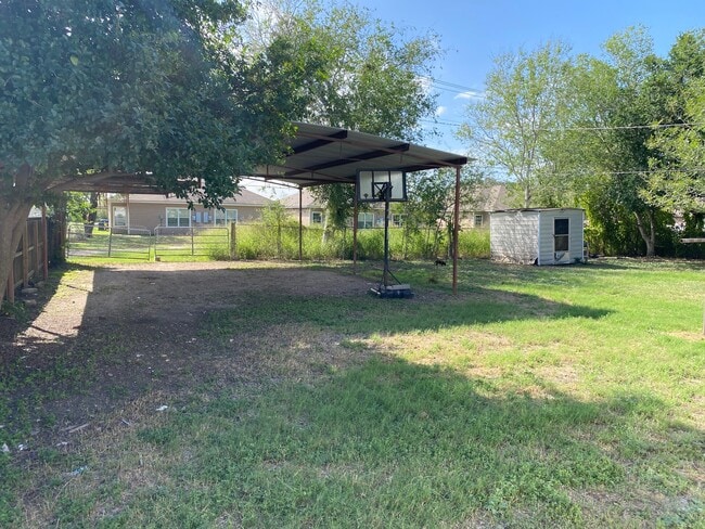 Building Photo - 508 E Le Roy St