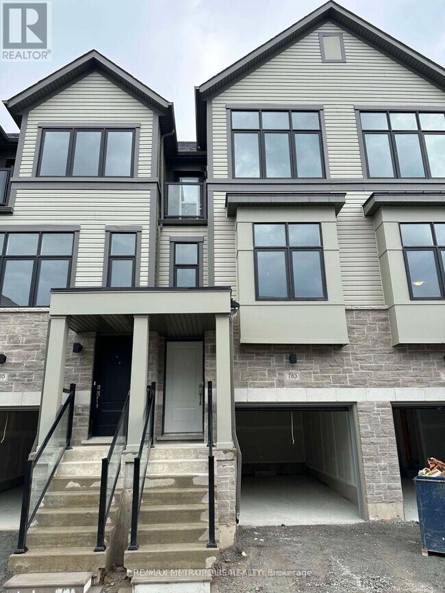 Photo du bâtiment - 783 Kootenay Path