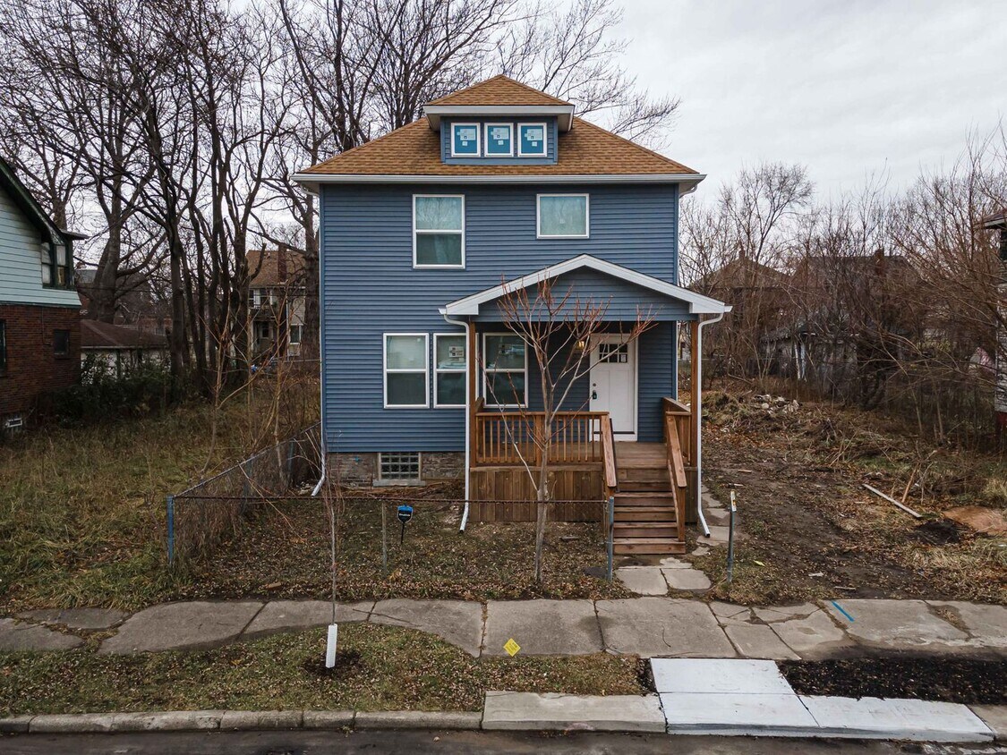 Foto principal - $1450 - Beautiful 3 bedroom home