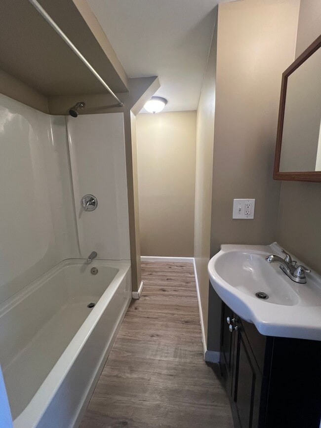 Building Photo - 12 Oak St