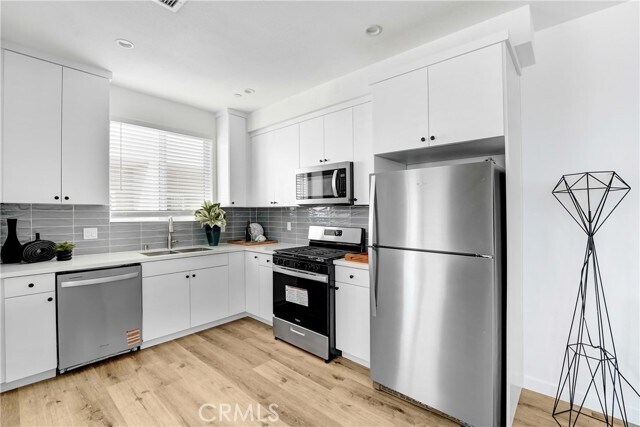 Foto del edificio - 11952 Vanowen St