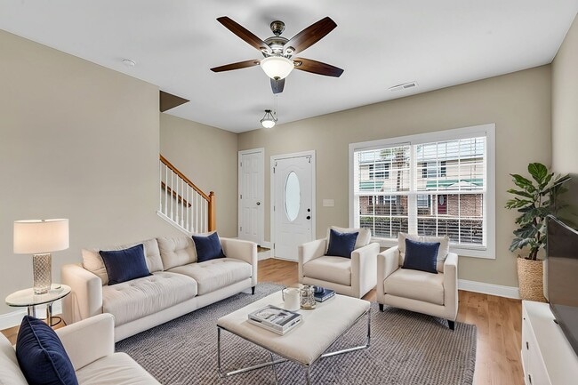 Building Photo - 2 bed, 2.5 bath pet friendly apartment for...