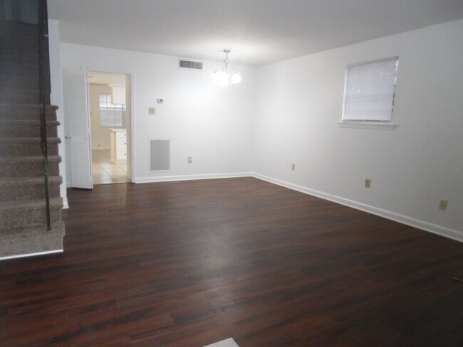 Building Photo - N188