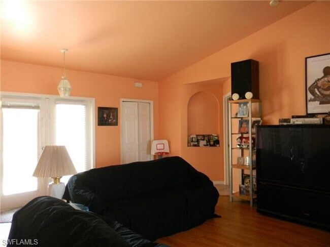 Building Photo - Nicely Located 3BR Pool House