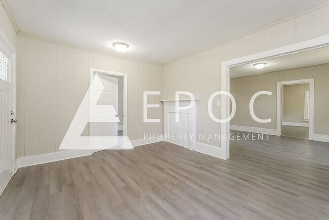 Building Photo - Cozy 3 Bedroom, 1 Bathroom- Available Now!