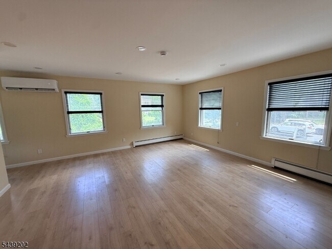 Foto del edificio - 48 Ringwood Ave