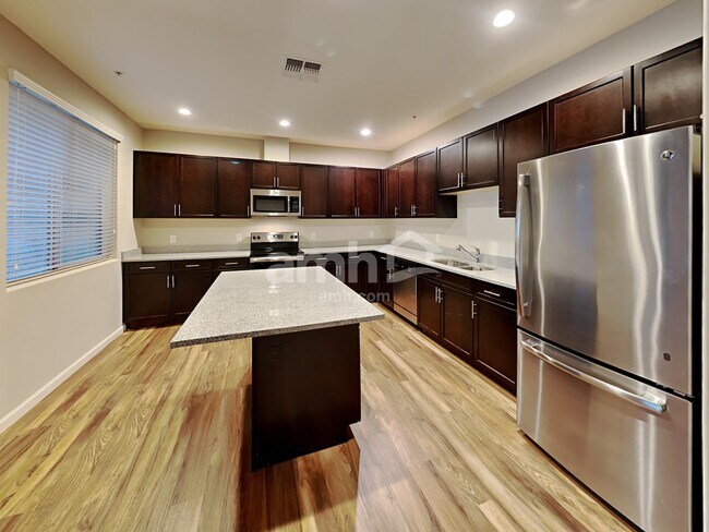 Foto del edificio - 20701 W Stone Hill Rd