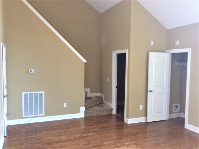 Building Photo - 122 Cypress Cir