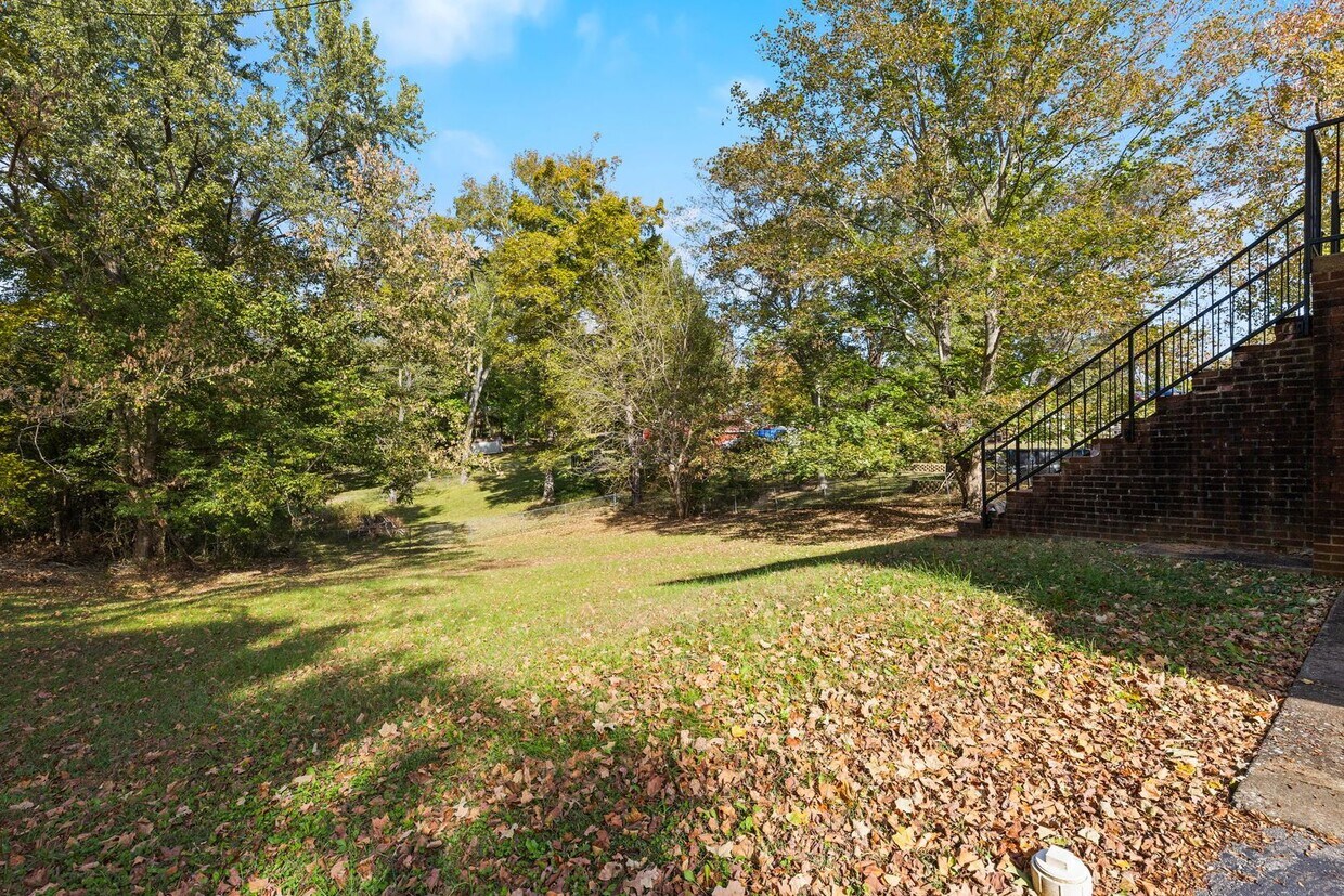 Foto del edificio - 521 Hawkins Rd