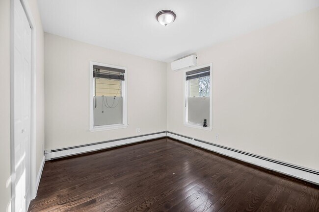 Foto del edificio - 1837 Wallace Ave