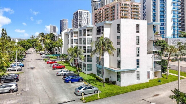 Foto del edificio - 17560 Atlantic Blvd