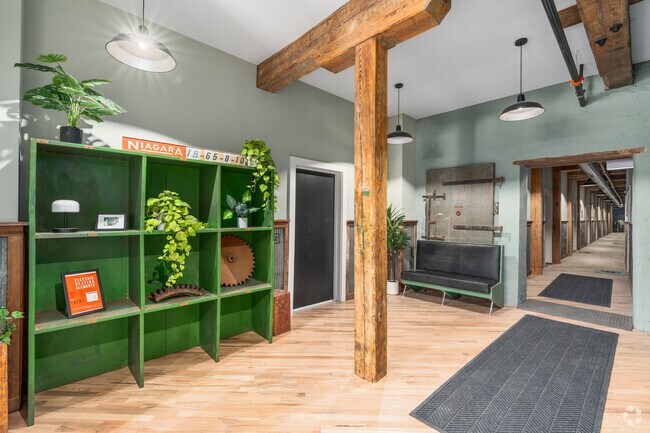 Lobby Photo - Trent Manayunk