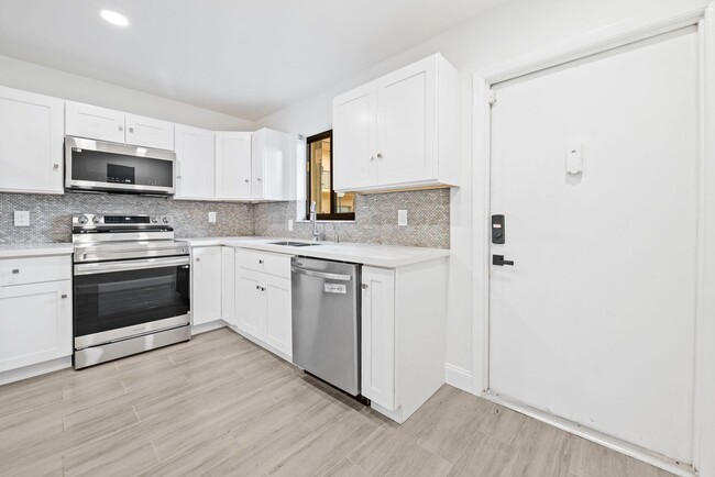 Photo - Fully Renovated 2 Bed / 2 Bath – Everything New! Apartment
