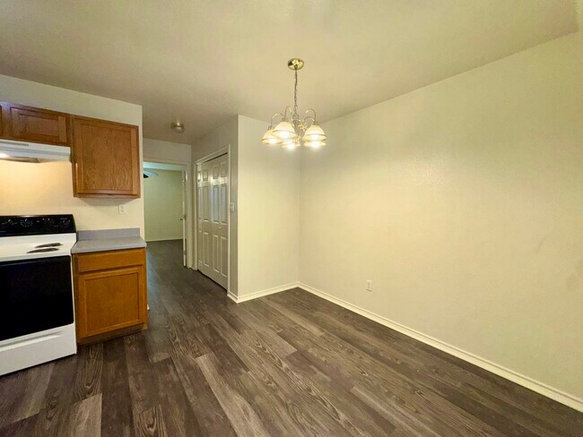 Building Photo - 3407 Barcelona Dr