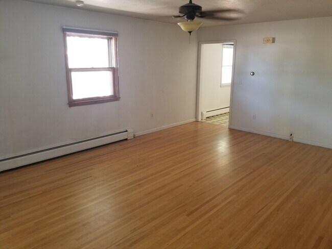 Building Photo - 1467 W Villard St